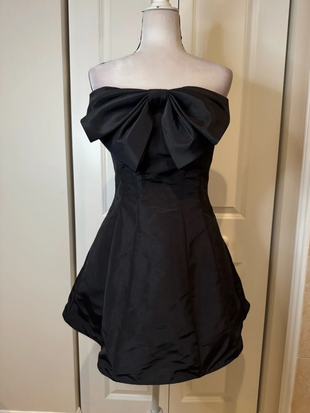 LBD Mac Duggal Black Strapless Bow Mini Dress - Picture 4 of 9